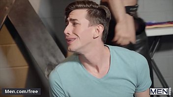 Đụ Tập Thể Với Bố Dượng Trong Tầng Hầm