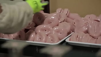 Đụ Nhau Bí Mật Trong Nhà Máy Dương Vật Giả