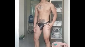 Địt Chó Nô Lệ Việt Nam Bằng Cặc Giả