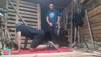 Địt Thằng Anh Họ Trong Chuồng Bò