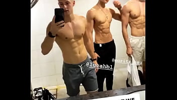 Đụ Ngay Trong Phòng Thay đồ Gay