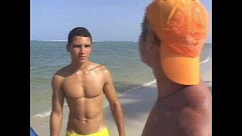 Địt Nhau Gay Ba Người Trên Bãi Biển
